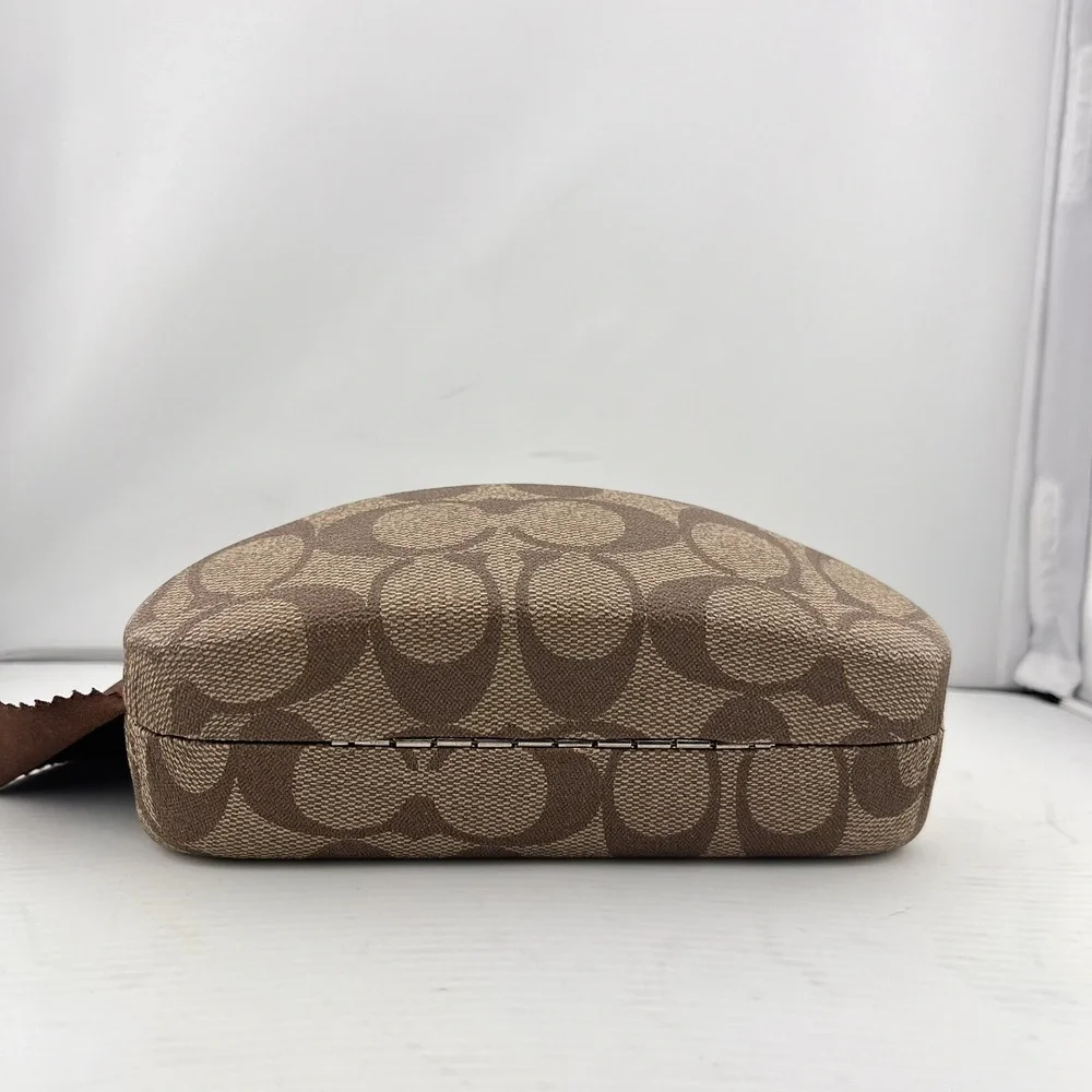 Coach‎ Signature 